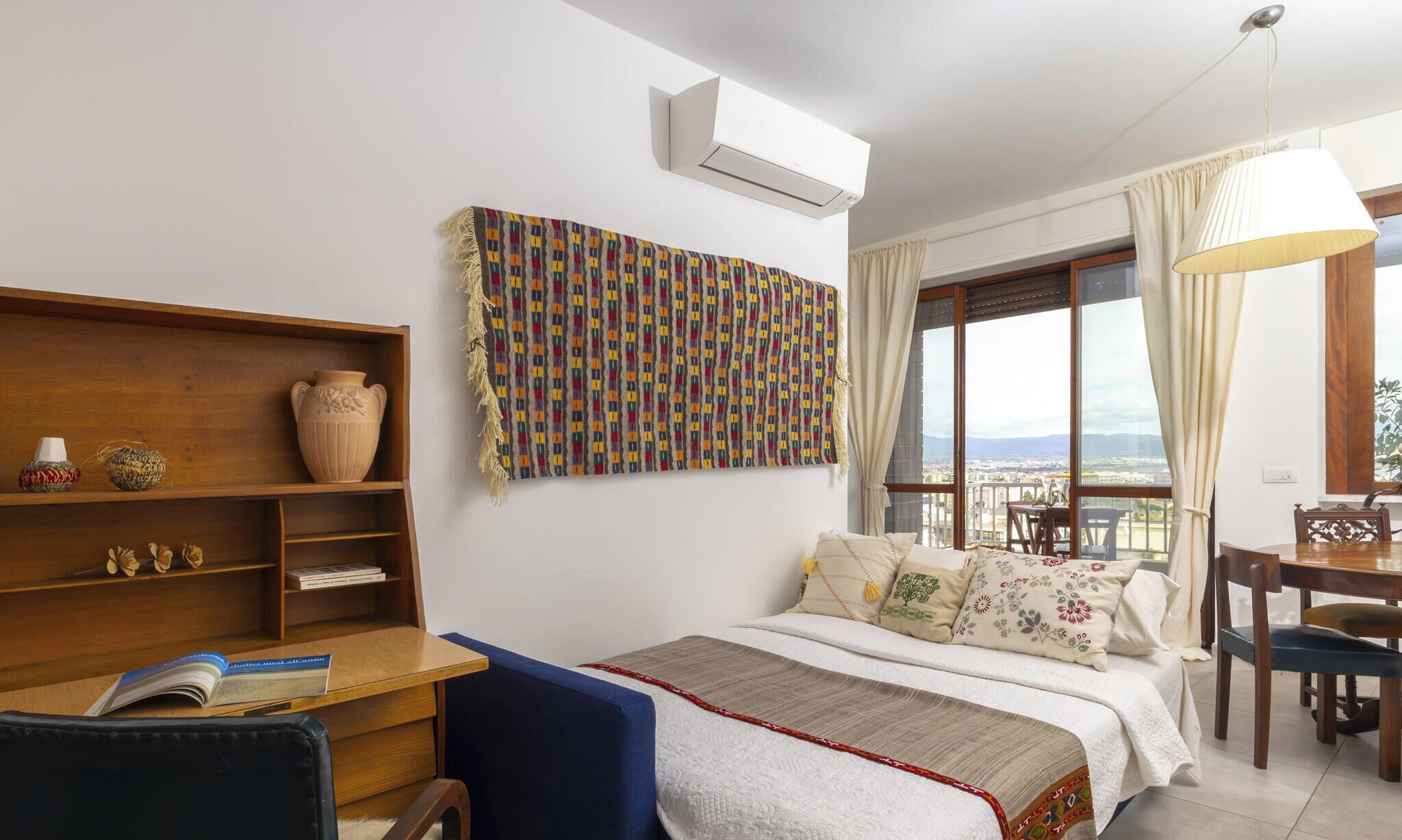 Iron/ironing board, bed sheets