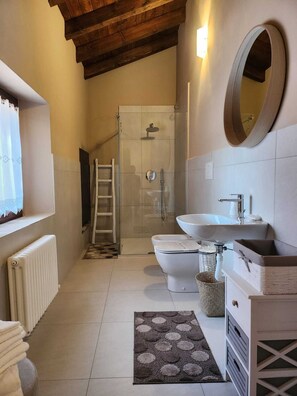 Superior Room | Bathroom - Agriturismo Pizzavacca (Soarza)