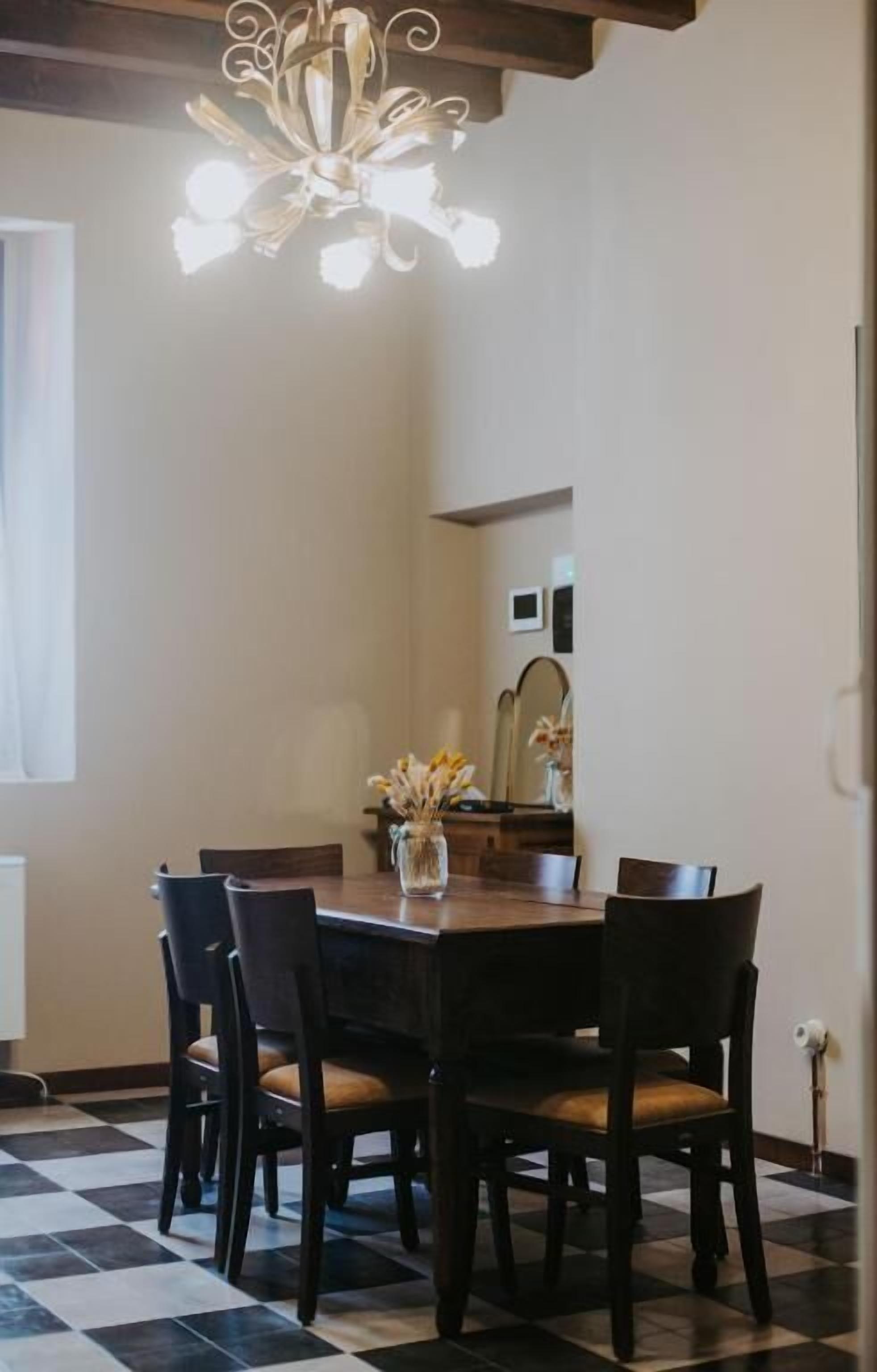 Deluxe Quadruple Room, Garden View | Dining