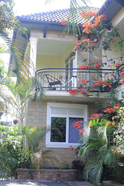 Hide Out Lake Villa Uganda