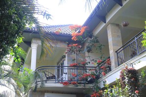 Exterior detail - Hide Out Lake Villa Uganda (Entebbe)