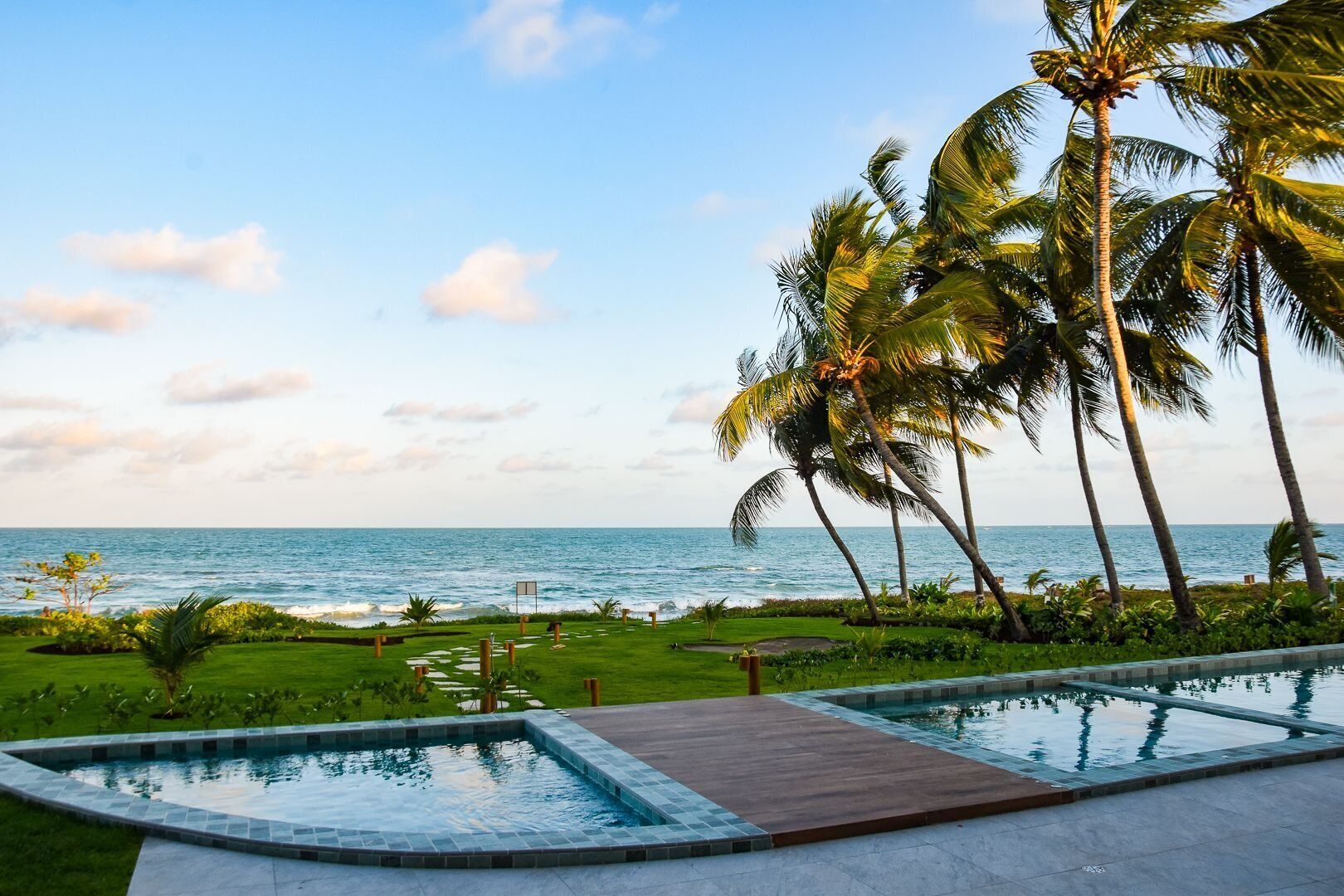 2 piscines extérieures