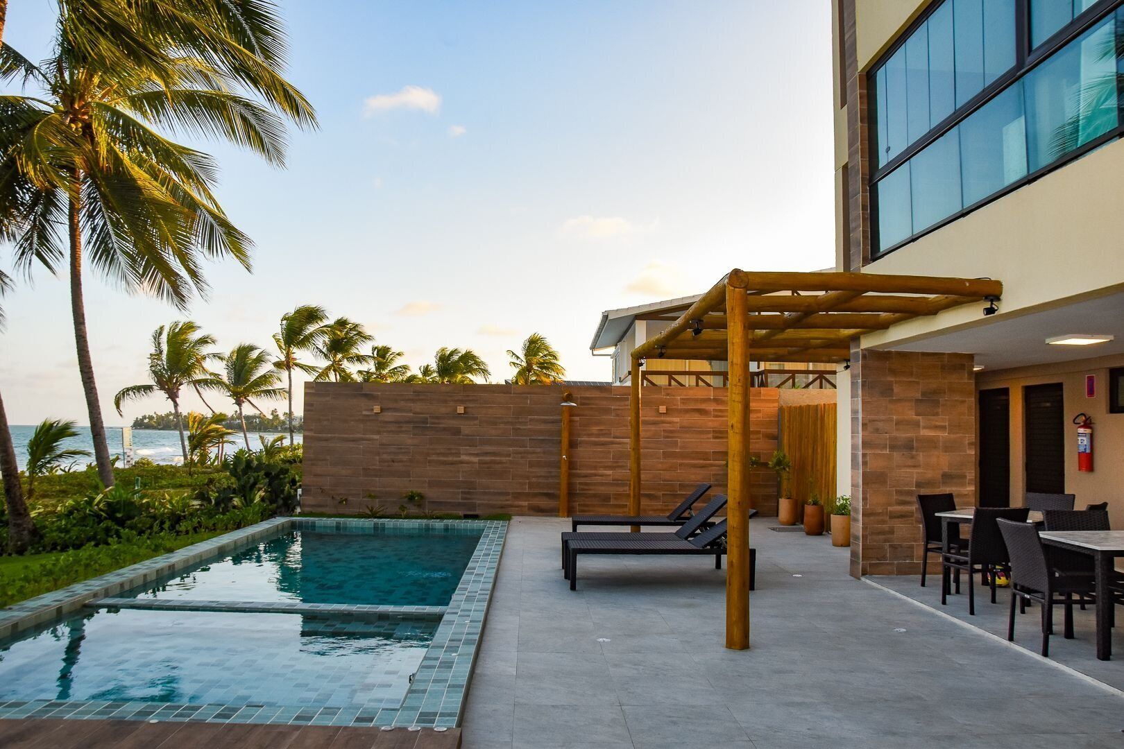 2 piscinas externas