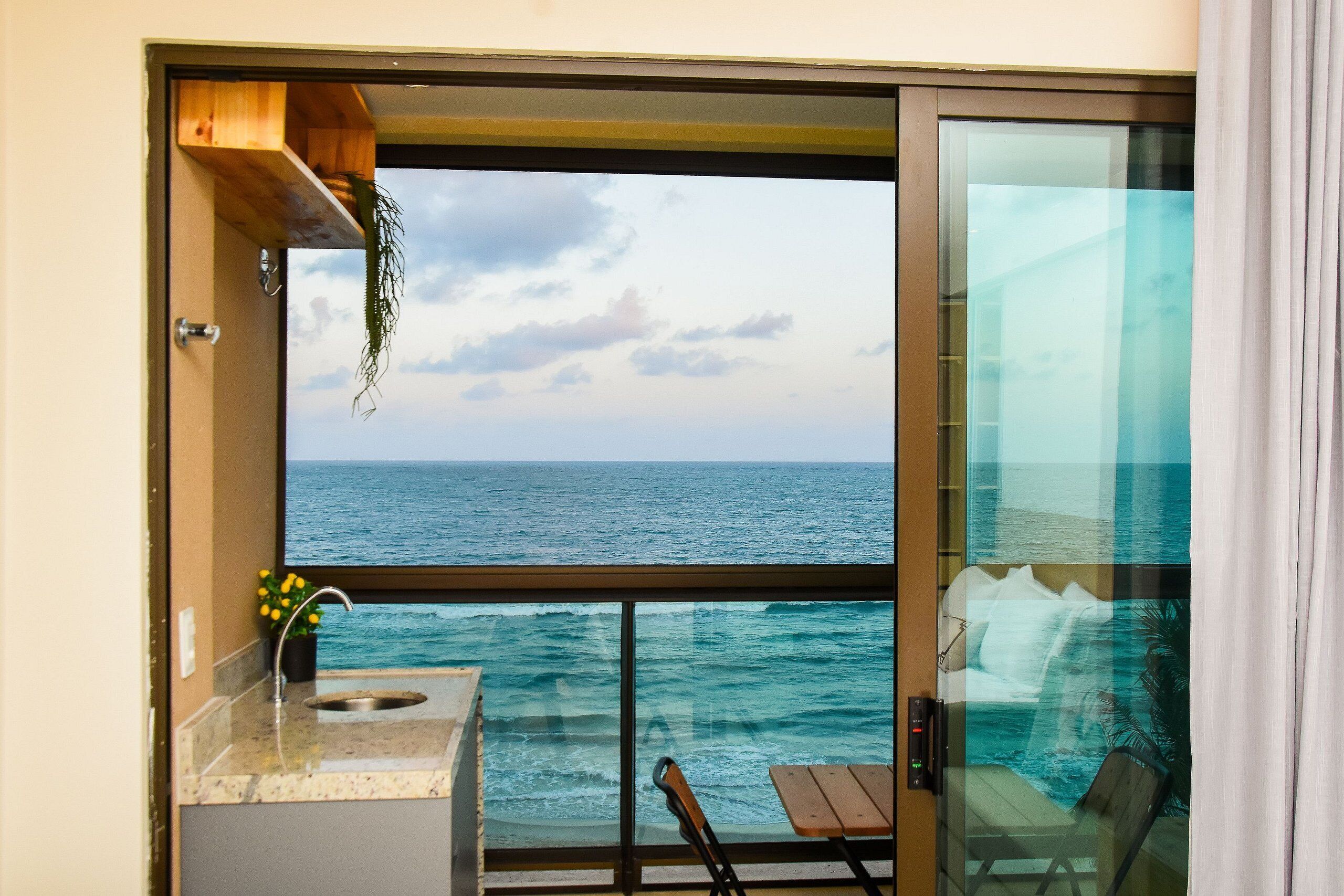 コンフォート アパートメント クイーンベッド 1 台ソファーベッド付き バルコニー シービュー | 内装