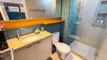 Apartamento luxo, 1 cama de casal e sofá-cama | Banheiro