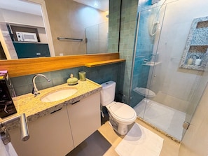 Apartamento luxo, 1 cama de casal e sofá-cama | Banheiro