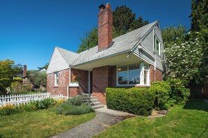 Exterior - Watling House (Seattle)