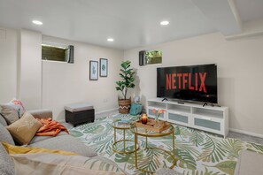 Living area - Watling House (Seattle)