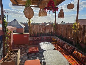 المنطقة المحيطة بالمنشأة