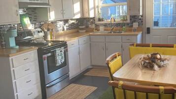 Micro-ondes, four, plaque de cuisson