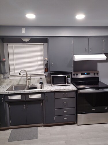 Cozy 1-bedroom house in peaceful Bay City, great location