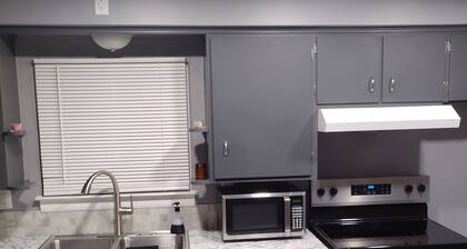 Cozy 1-bedroom house in peaceful Bay City, great location