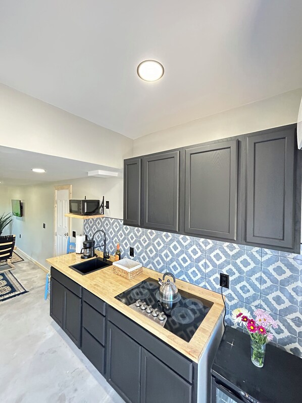 Fridge, microwave, stovetop, coffee/tea maker