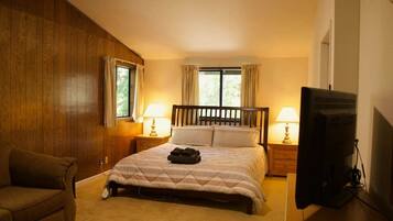 3 bedrooms, iron/ironing board, WiFi, bed sheets