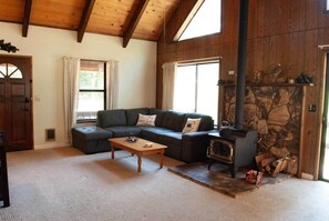 TV, fireplace - Family Cabin Near Murphys | Lake, Hiking & Stargazing (Arnold)