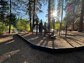 Children’s area - Family Cabin Near Murphys | Lake, Hiking & Stargazing (Arnold)