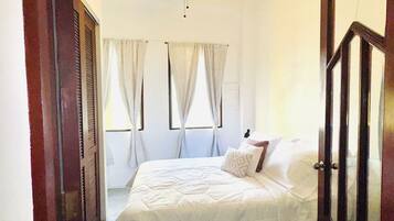2 habitaciones, tabla de planchar con plancha, wifi y ropa de cama
