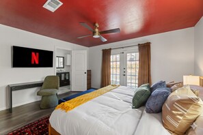 4 bedrooms, iron/ironing board, WiFi, bed sheets - Epic Luxury Texas Willow Ranch w/ Pool, Game Room, Soccer, BBQ, Fire table (North Richland Hills)