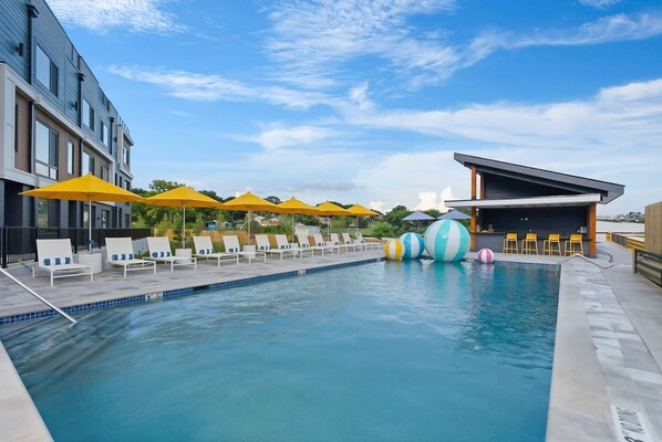 Outdoor pool - Brand New*9 Bed Luxe Stay*Rooftop·Hot Tub·Pool·Bar (Nashville)