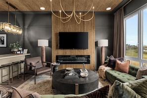 Smart TV - Luxe 4 Bedrm Private Rooftop, Downtown Views Hot Tub, Unique Entertainment Room (Nashville)