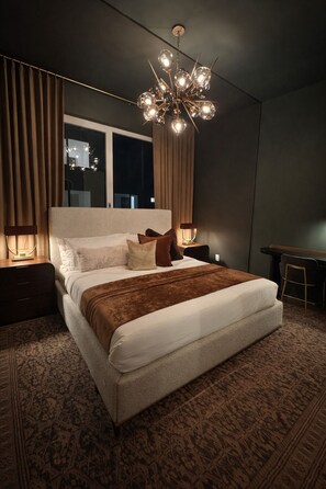 4 bedrooms, iron/ironing board, WiFi, bed sheets - Luxe 4 Bedrm Private Rooftop, Downtown Views Hot Tub, Unique Entertainment Room (Nashville)