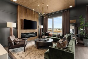 Smart TV, fireplace, books - Brand New*9 Bed Luxe Stay*Rooftop·Hot Tub·Pool·Bar (Nashville)