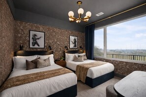 4 bedrooms, iron/ironing board, WiFi, bed sheets - Brand New*9 Bed Luxe Stay*Rooftop·Hot Tub·Pool·Bar (Nashville)
