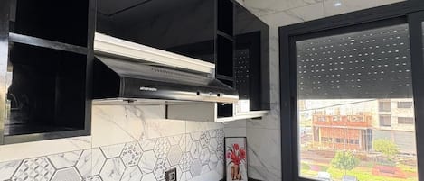 Kühlschrank, Mikrowelle, Mixer, Hummer-/Krabbenkochtopf