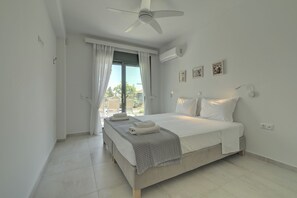 3 bedrooms, in-room safe, iron/ironing board, free WiFi