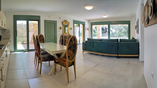 Ouzo Stone House2 with Private Pool and Parking