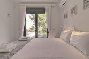 3 bedrooms, in-room safe, iron/ironing board, free WiFi