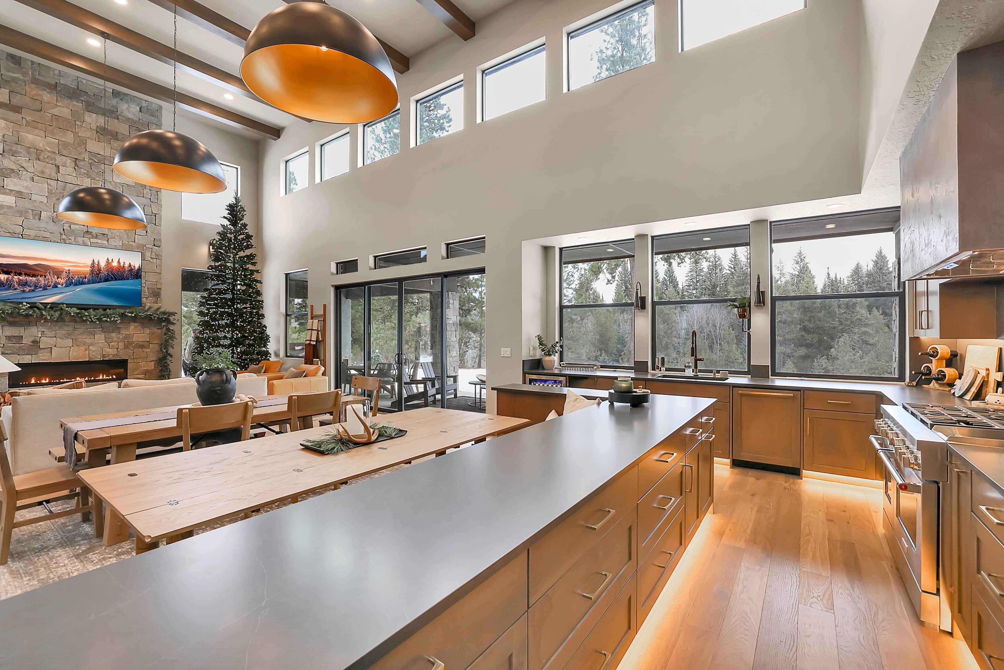 Kylskåp, mikrovågsugn, ugn och spishäll