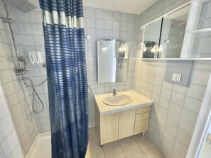 Bathroom - Studio in Canyelles with parking - Sea view, up to 4 guests (Roses)