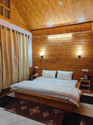 Spacious 4-bedroom cottage  surrounded by deodar trees
