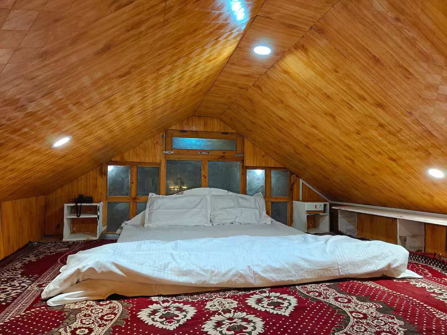 Iron/ironing board, internet, bed sheets