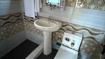 Dusche, Bidet, Handtücher, Seife