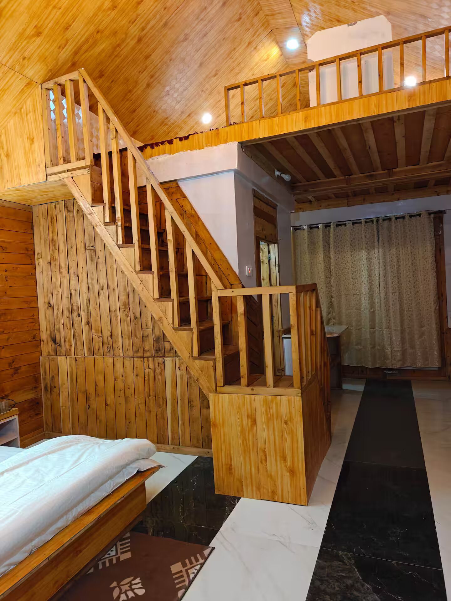 Tabla de planchar con plancha, Internet, ropa de cama