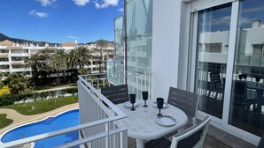 Outdoor dining - Charming Apt with Pool, 360º Terrace, Near Beach & Town - Sleeps 4, A/C, Elevator (Roses)