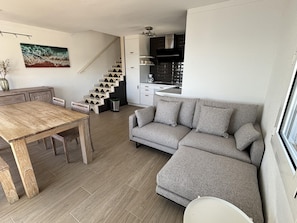 TV - Comfortable apartment in Roses, 2 bedrooms, air conditioning, internet, parking (Roses)