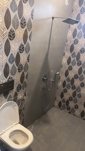 Articles de toilette gratuits, sèche-cheveux, chaussons