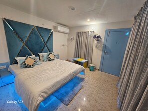 Suite, 1 King Bed, City View, Executive Level | Individually decorated, individually furnished, iron/ironing board - Hotel Sunset Orchha (Orchha)