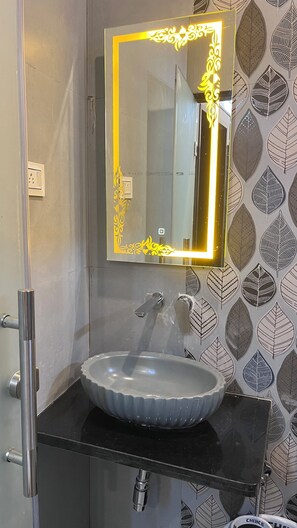 免費盥洗用品、吹風機、拖鞋、毛巾