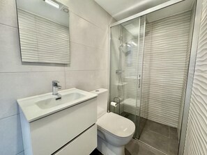 Bathroom - Apartment with terrace and parking in Almadrava, Roses (Roses)