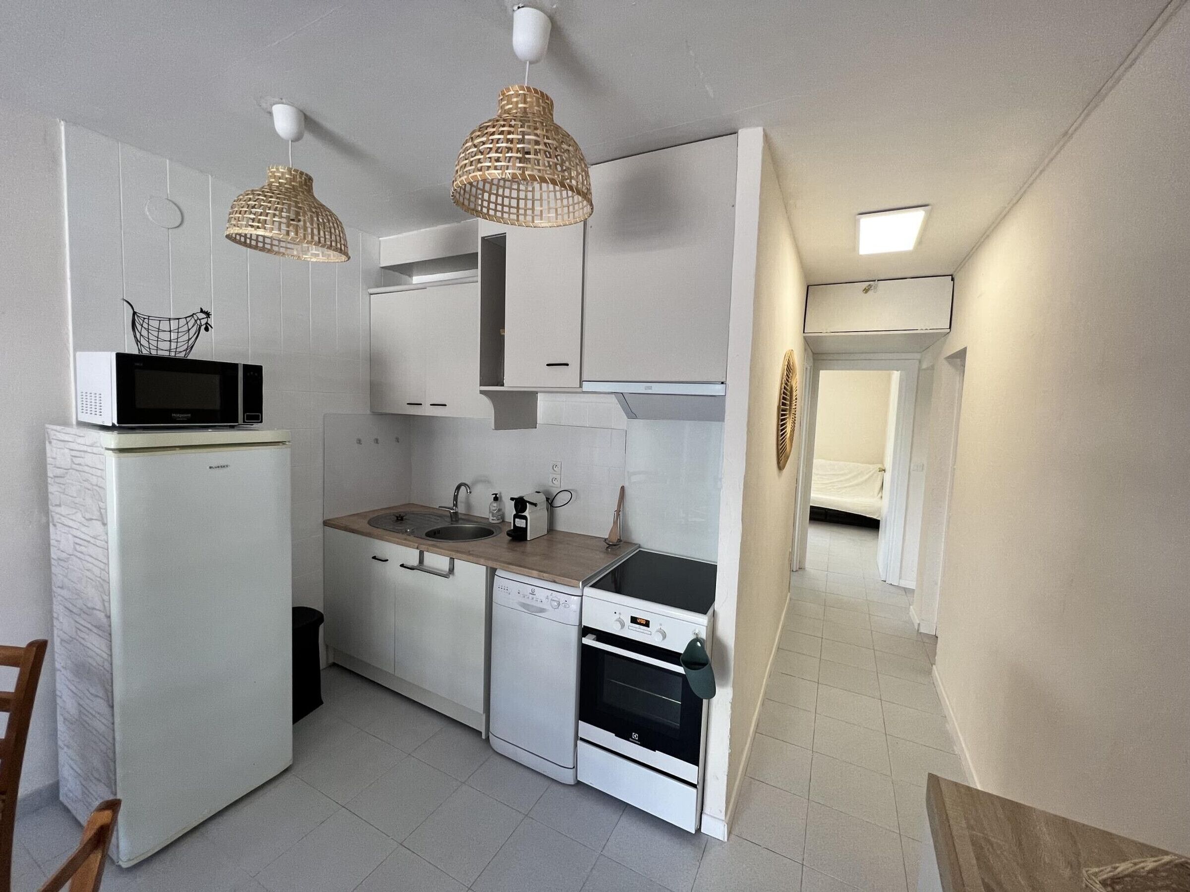 ثلاجة، ميكروويف، فرن، غسالة أطباق