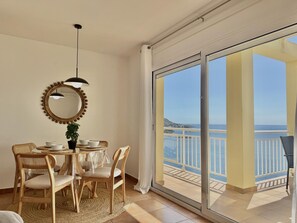 Dining - Apartment in Roses with pool, WiFi, air conditioning, and parking, close to beach (Roses)
