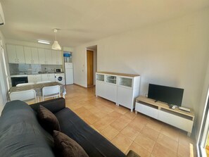 TV - Apartment with terrace near the beach in Roses (Roses)