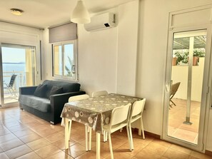 Dining - Apartment with terrace near the beach in Roses (Roses)