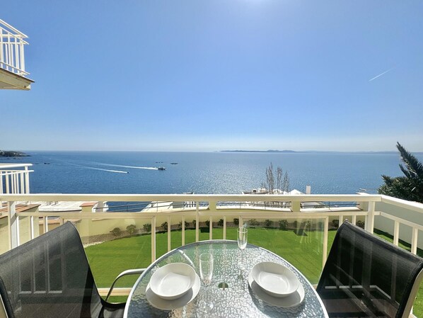Outdoor dining - Apartment with terrace near the beach in Roses (Roses)