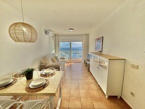Interior - Beautiful apartment with pool, WiFi and parking, 10 min from the beach (Roses)