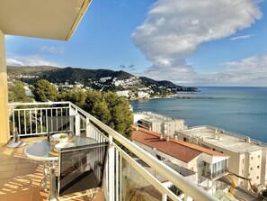 Property grounds - Beautiful apartment with pool, WiFi and parking, 10 min from the beach (Roses)